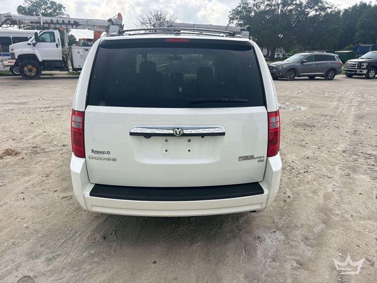 2010-dodge-grand-caravan-image-30