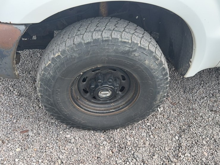 2001-ford-f350-image-18
