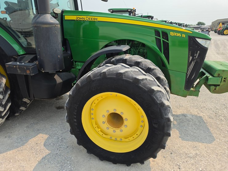 2012-john-deere-8335r-image-19