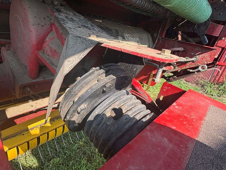2011-new-holland-br7090-image-33