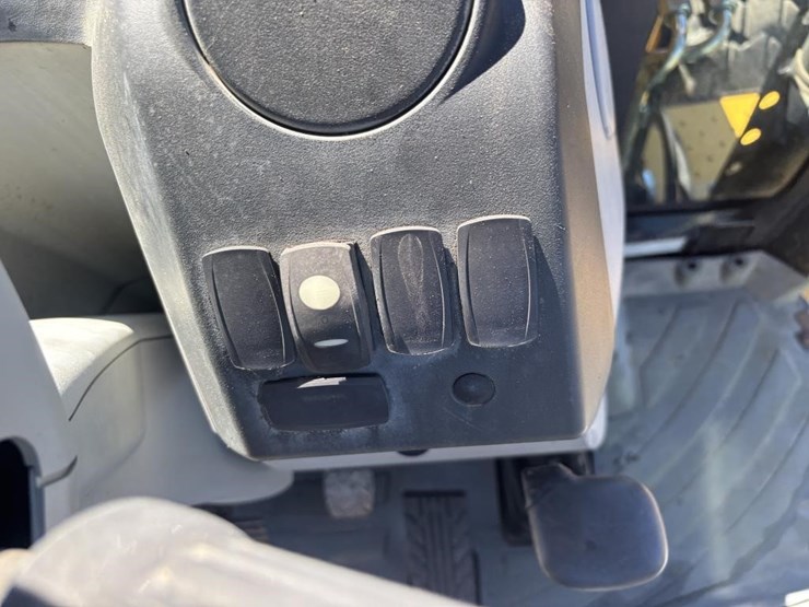 2012-caterpillar-420f-image-40
