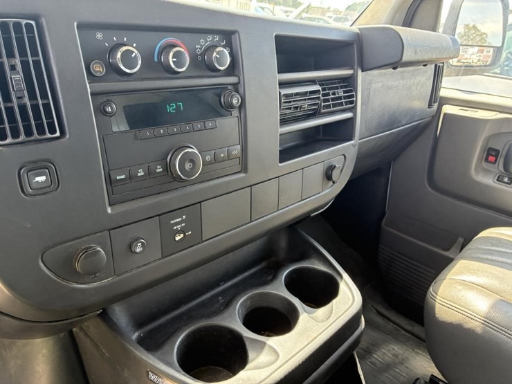 2014-chevrolet-express-3500-image-21