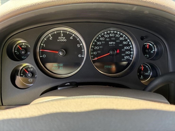 2014-chevrolet-tahoe-image-18