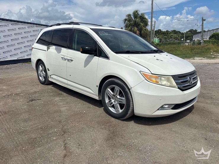2013-honda-odyssey-image-2