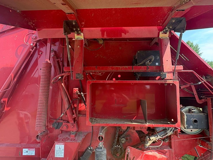 2011-new-holland-br7090-image-22