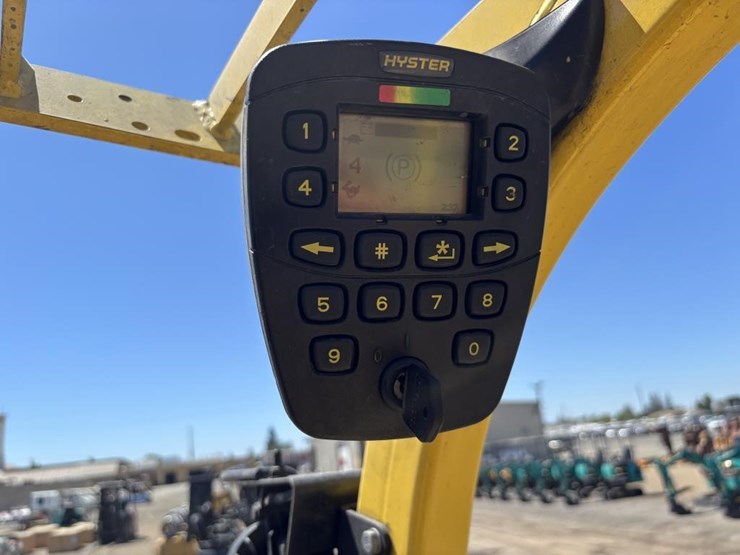 hyster-e120xn-forklift-image-16