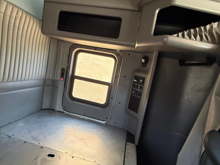 2020-kenworth-t800-image-25
