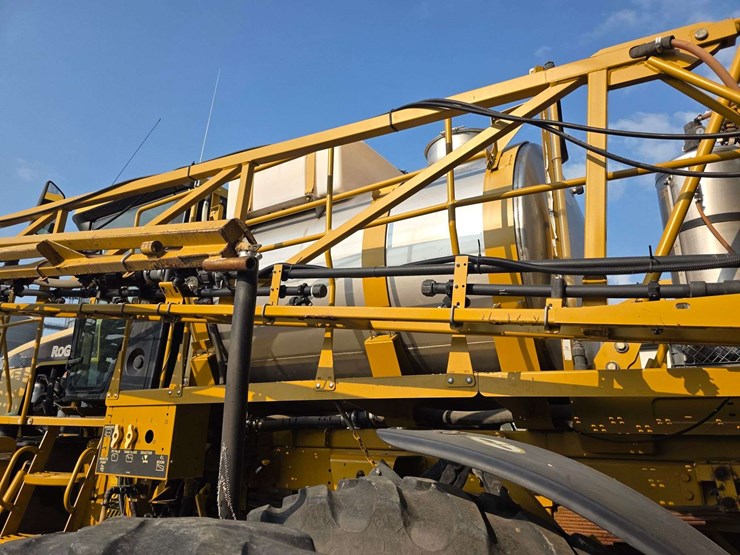 rogator-1074-self-propelled-sprayer,-100'-booms,-currently-winterized,-320/90r50-tires,-rears-with-d-image-31