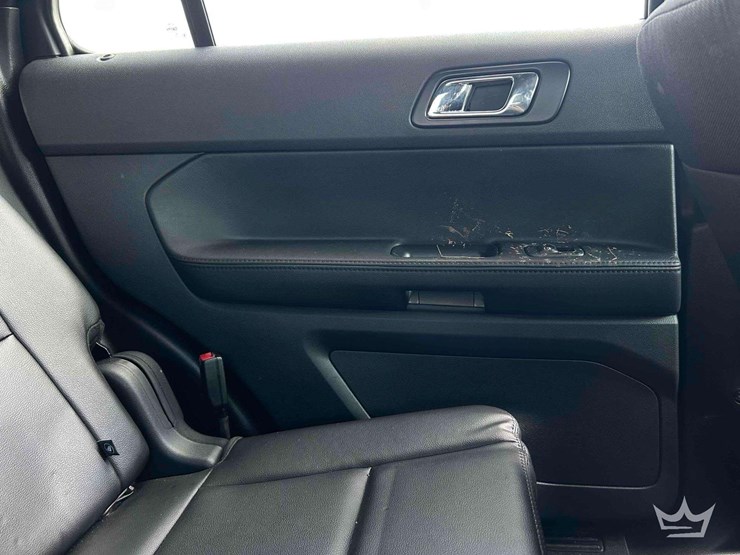 2016-ford-explorer-image-22