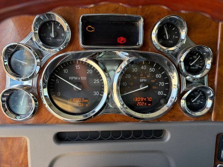 2006-peterbilt-379-image-26