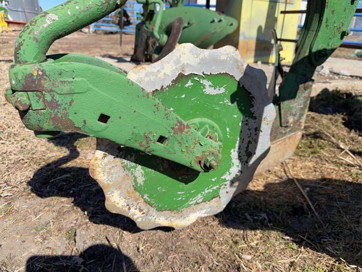 john-deere-three-point-two-bottom-plow-image-12