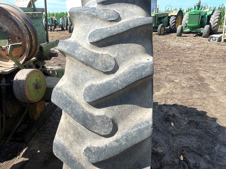 john-deere-70-image-11