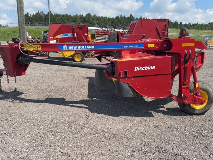 2022-new-holland-210-image-9