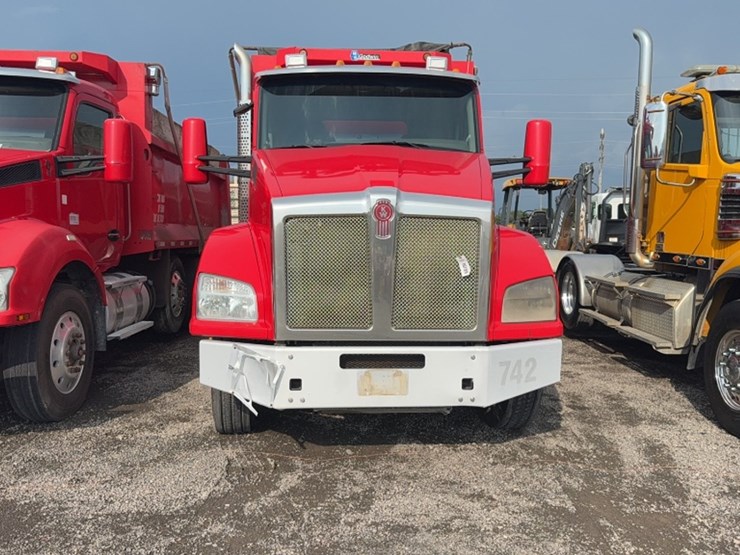 2016-kenworth-t880-image-2