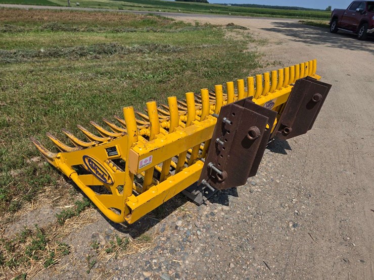 shoule-hb-7-rock-fork,-has-bolt-on-mounts,-84”-wide,-1-3/8”-round-bar-tine,-5”-spacing,-heavy-duty,-image-7