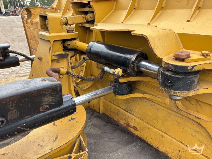 2015-caterpillar-d6k2-lgp-image-10