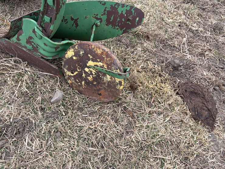 john-deere-pull-type-two-bottom-plow-image-18