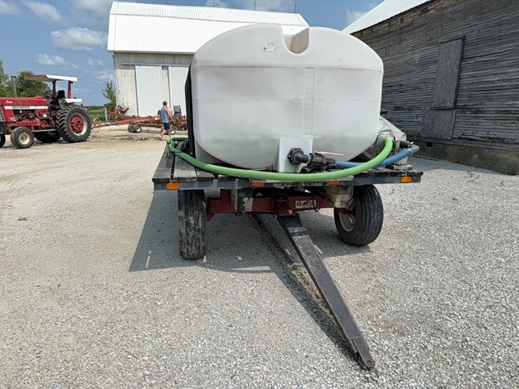 1200-gal.-banded-poly-nurse-wagon-image-2