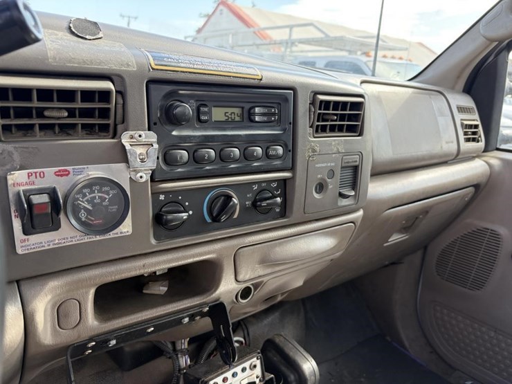2003-ford-f550-image-26