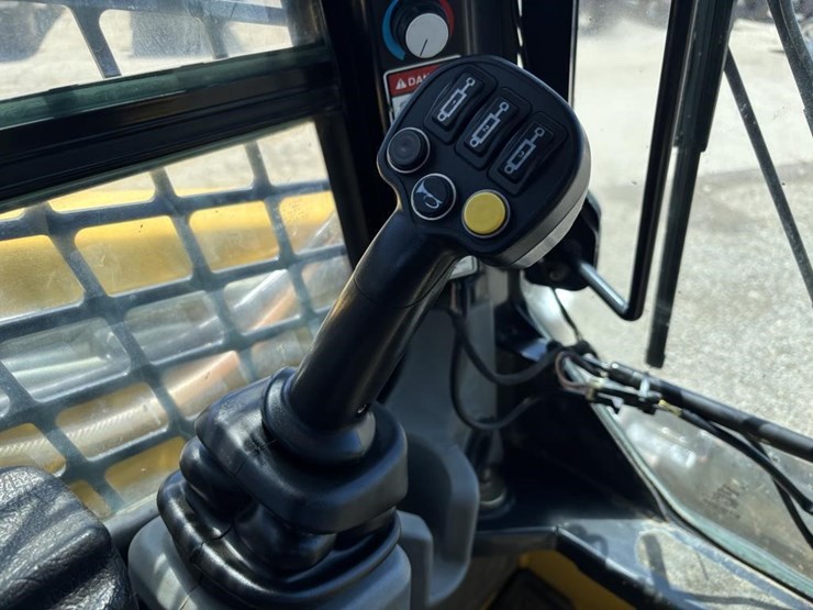 2018-yanmar-s220r-image-22