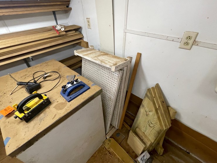 #7116-•-contents-of-wall-and-corner-image-5