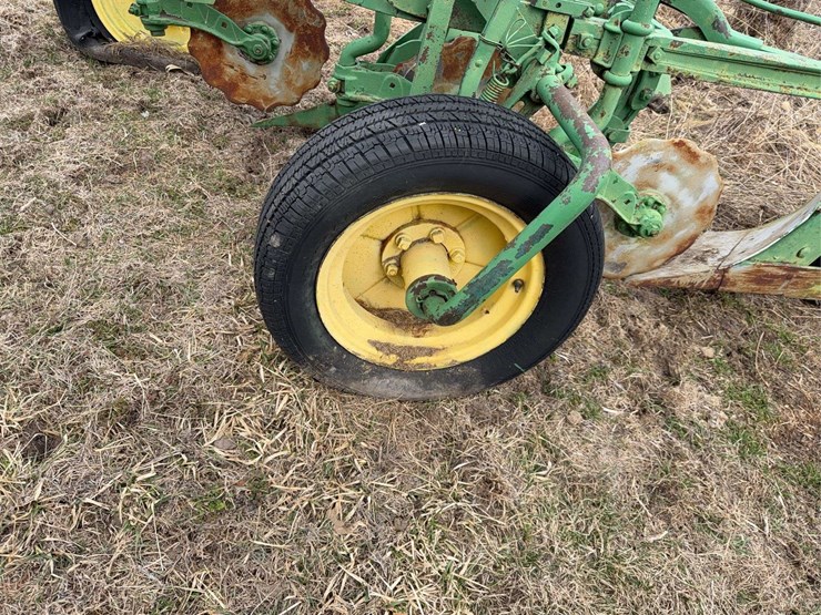 john-deere-pull-type-three-bottom-plow-image-9