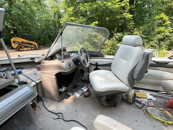 #7002-•-2004-crestliner-2050-sportfish-boat-&-trailer-(mn-title-in-delay)-image-27