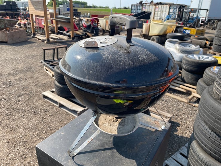 #4511-•-smoke-hollow-lp-smoker-and-weber-charcoal-grill-image-5