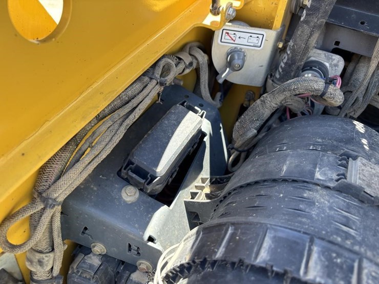 2018-yanmar-s220r-image-39