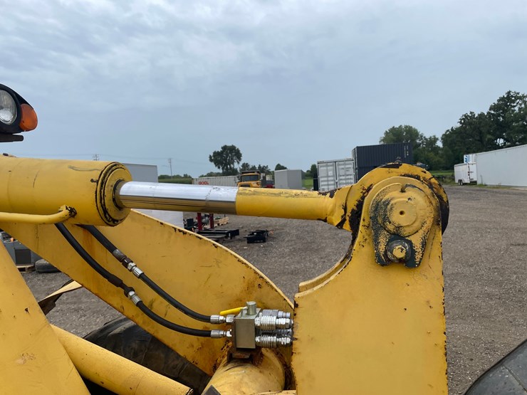 2005-new-holland-lw80b-image-23
