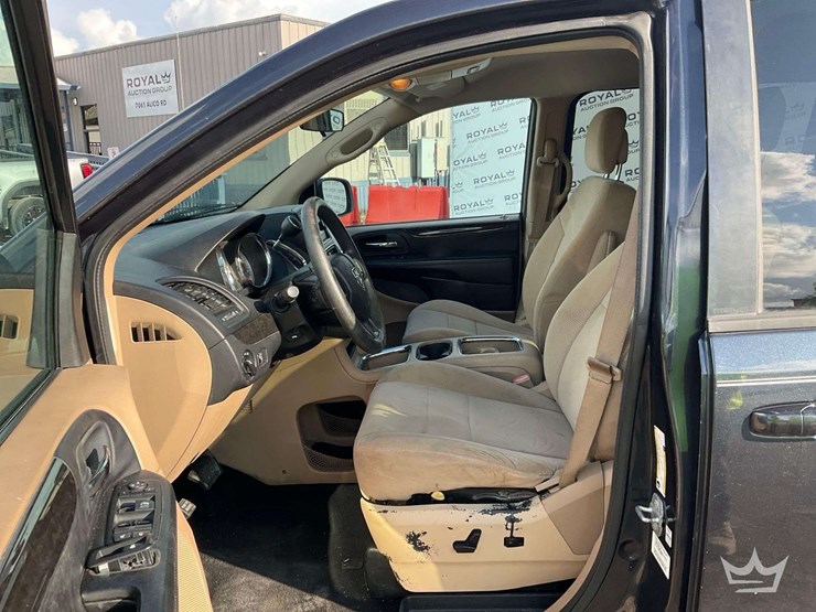 2014-dodge-grand-caravan-image-9