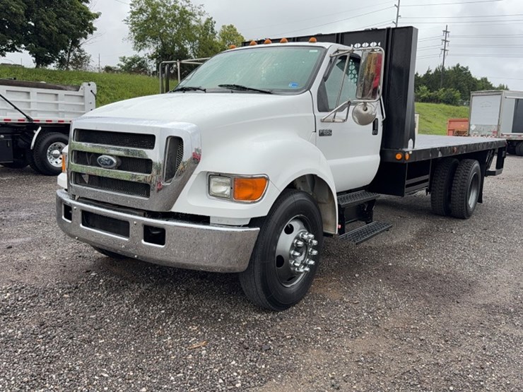 2004-ford-f650-image-1