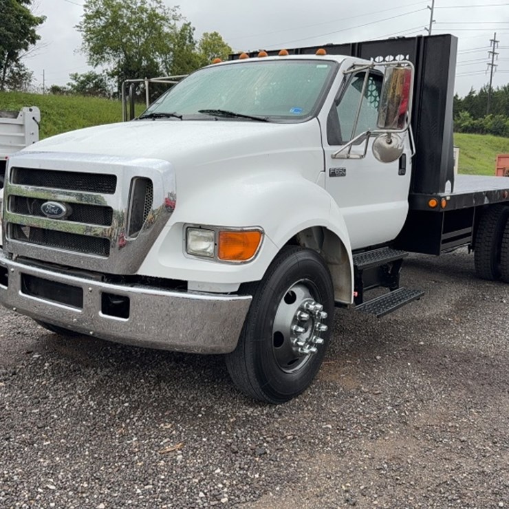 2004 FORD F650
