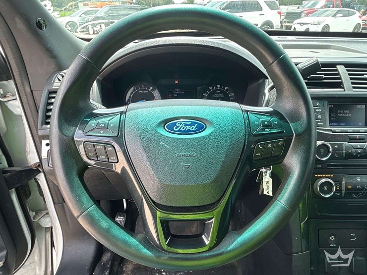 2016-ford-explorer-image-7