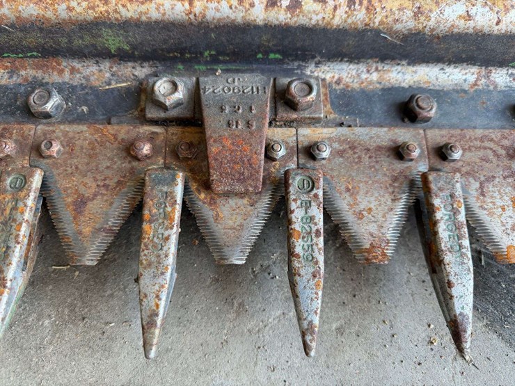 john-deere-2320-image-42