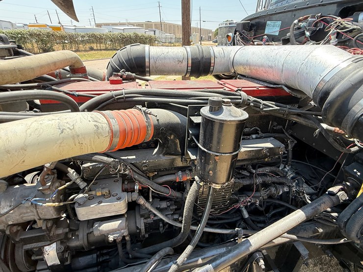2000-peterbilt-379-image-27