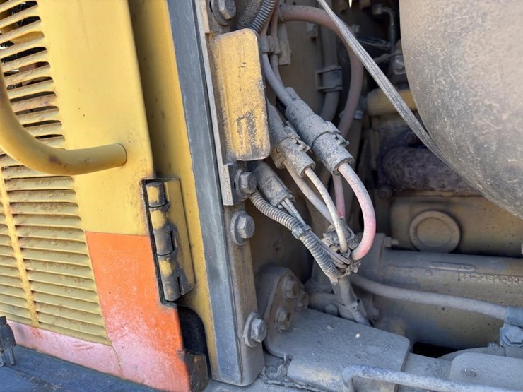 2005-caterpillar-143h-image-70