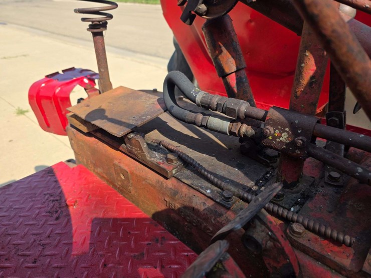 1951-massey-ferguson-44-image-42
