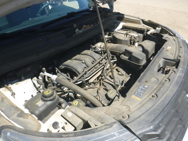 2016-ford-explorer-image-11