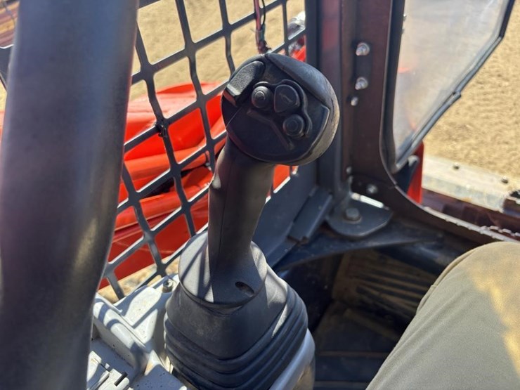 2017-kubota-svl95-2s-image-23