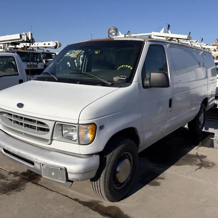 2002 FORD E350 SD