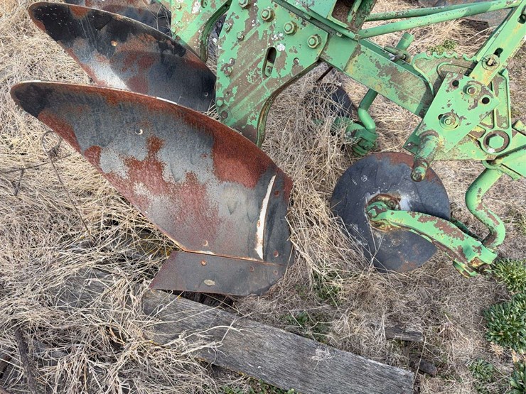 john-deere-three-point-three-bottom-plow-image-9