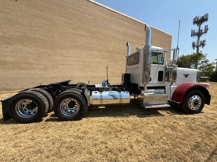 2014-peterbilt-388-image-25