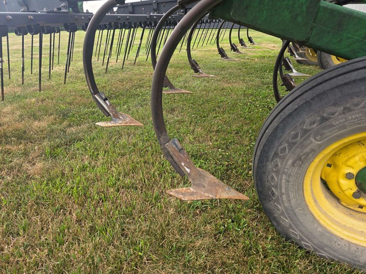 john-deere-2210-image-25