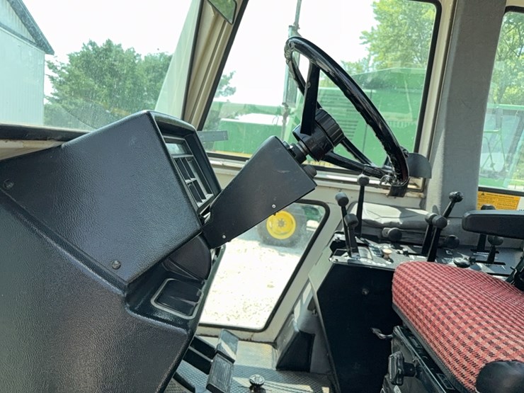 case-2590-tractor-image-40