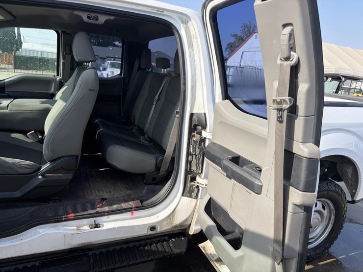 2015-ford-f150-image-12