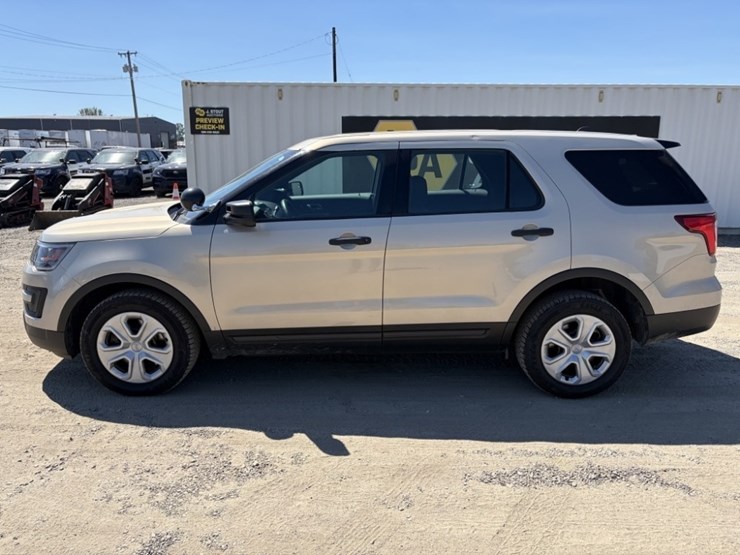2017-ford-explorer-image-7