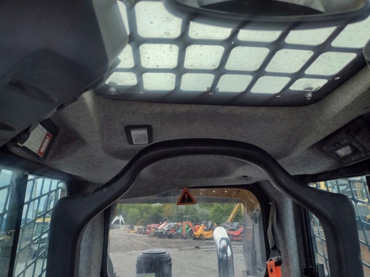 deere-325g-image-9