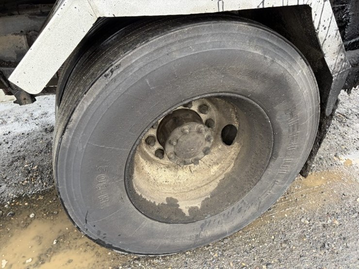 1990-ford-l8000-image-18