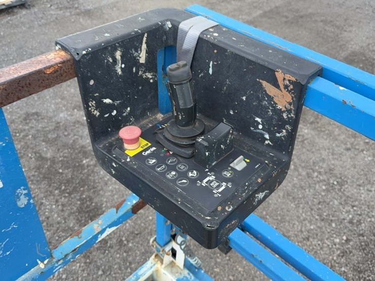 #2094-•-genie-scissor-lift-image-11